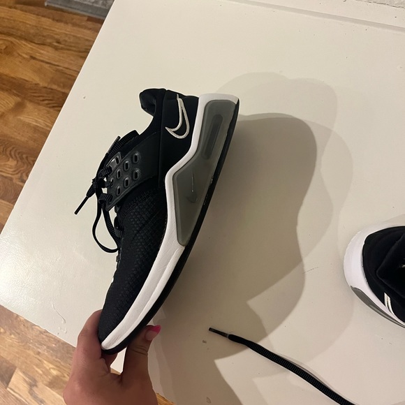 Nike Shoes - Nike Air Max Shoes! Black & White Size US 7